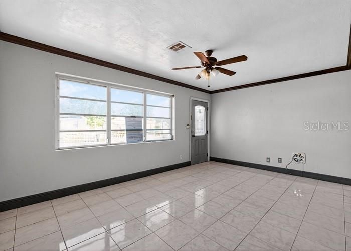 Active With Contract: $291,500 (2 beds, 1 baths, 977 Square Feet)