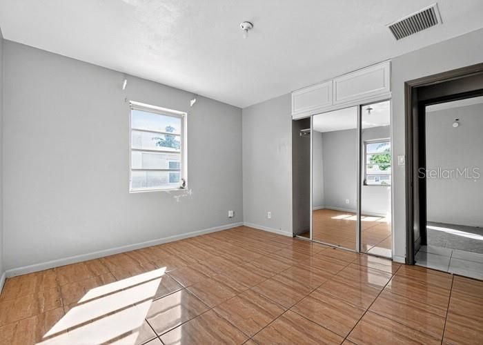 Active With Contract: $291,500 (2 beds, 1 baths, 977 Square Feet)