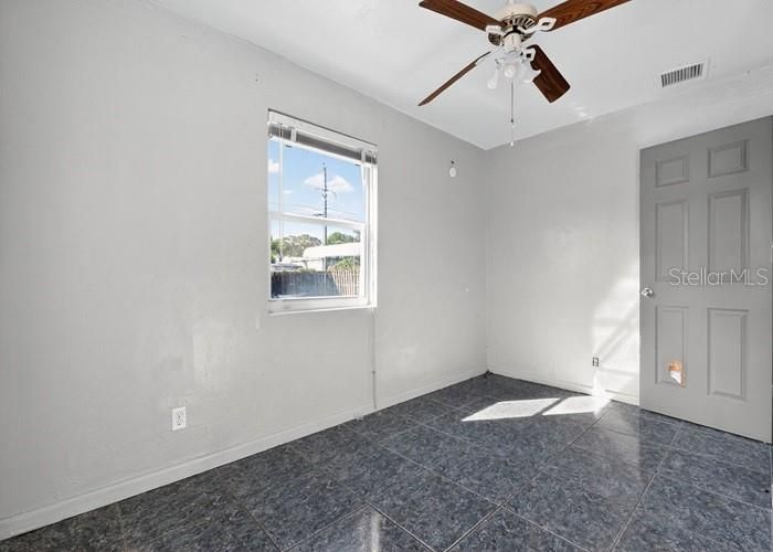 Active With Contract: $291,500 (2 beds, 1 baths, 977 Square Feet)