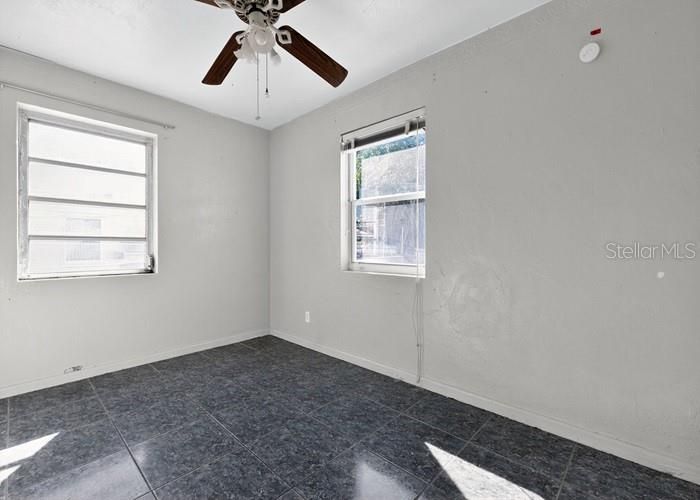 Active With Contract: $291,500 (2 beds, 1 baths, 977 Square Feet)