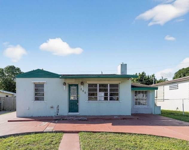 Active With Contract: $291,500 (2 beds, 1 baths, 977 Square Feet)