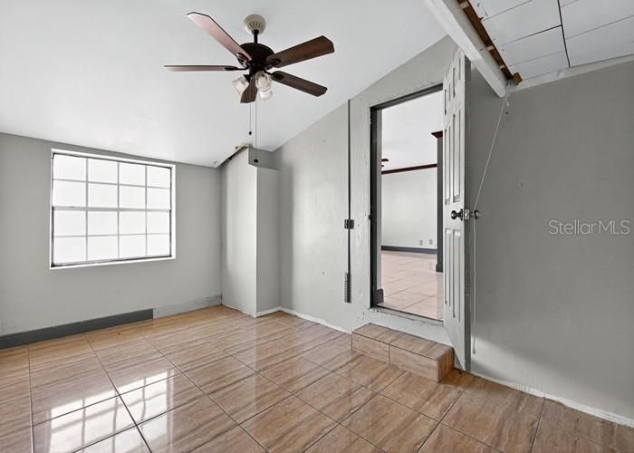 Active With Contract: $291,500 (2 beds, 1 baths, 977 Square Feet)