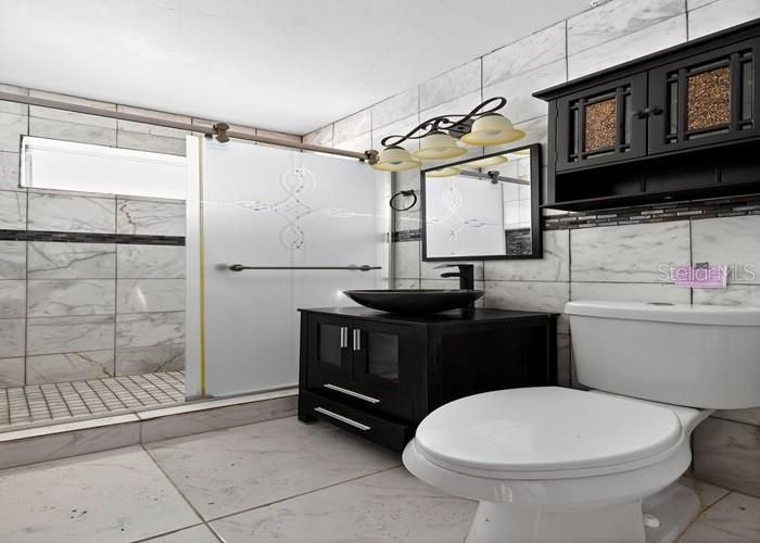 Active With Contract: $291,500 (2 beds, 1 baths, 977 Square Feet)