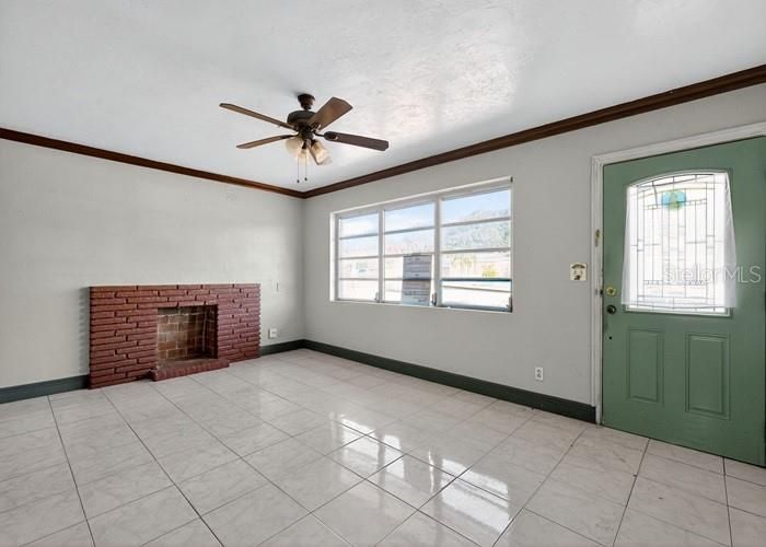 Active With Contract: $291,500 (2 beds, 1 baths, 977 Square Feet)