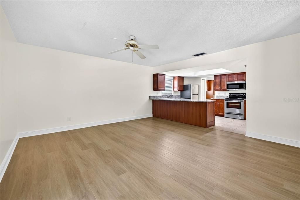 На продажу: $439,000 (3 спален, 2 ванн, 1684 Квадратных фут)