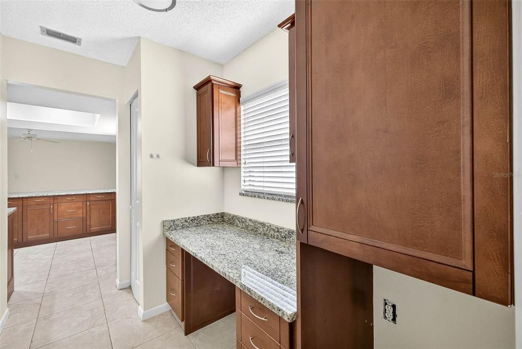 На продажу: $439,000 (3 спален, 2 ванн, 1684 Квадратных фут)