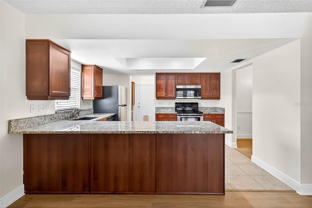 На продажу: $439,000 (3 спален, 2 ванн, 1684 Квадратных фут)