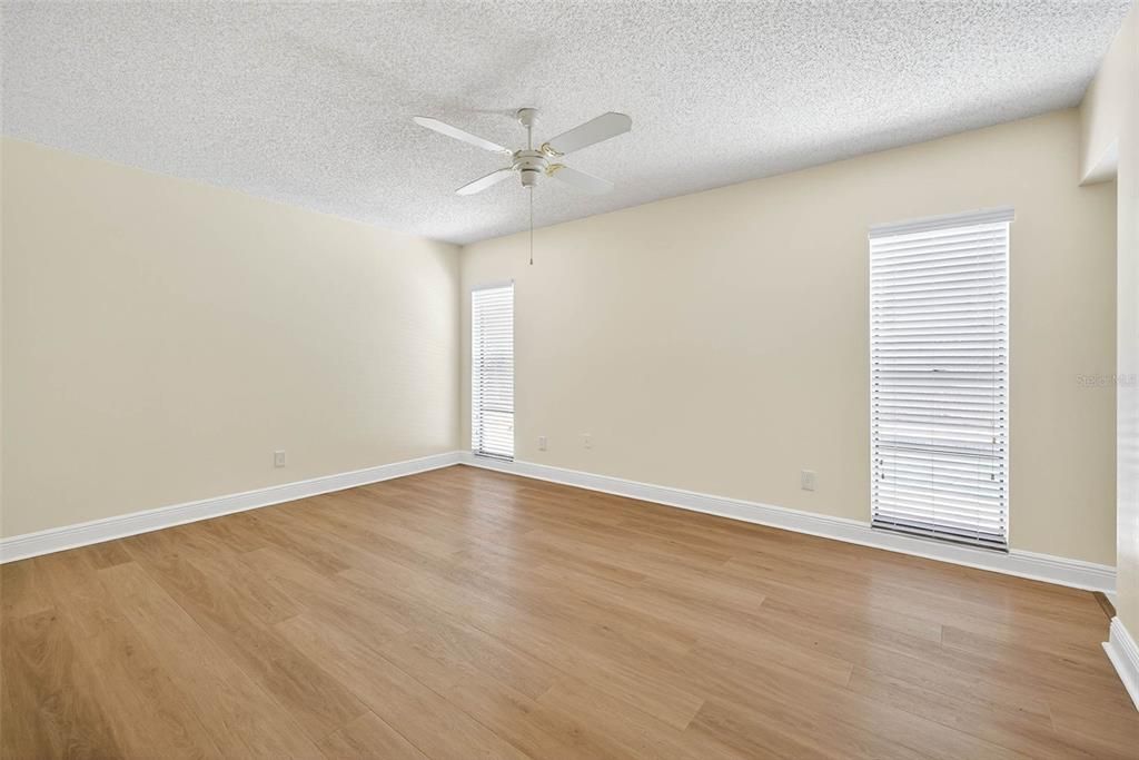 На продажу: $439,000 (3 спален, 2 ванн, 1684 Квадратных фут)