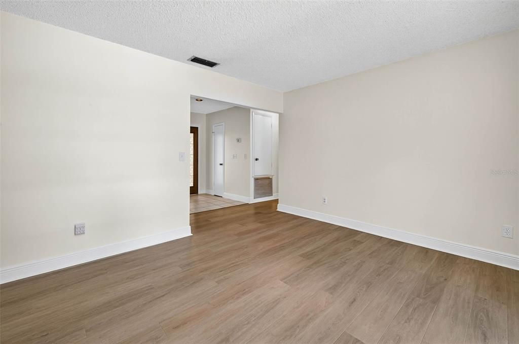 На продажу: $439,000 (3 спален, 2 ванн, 1684 Квадратных фут)