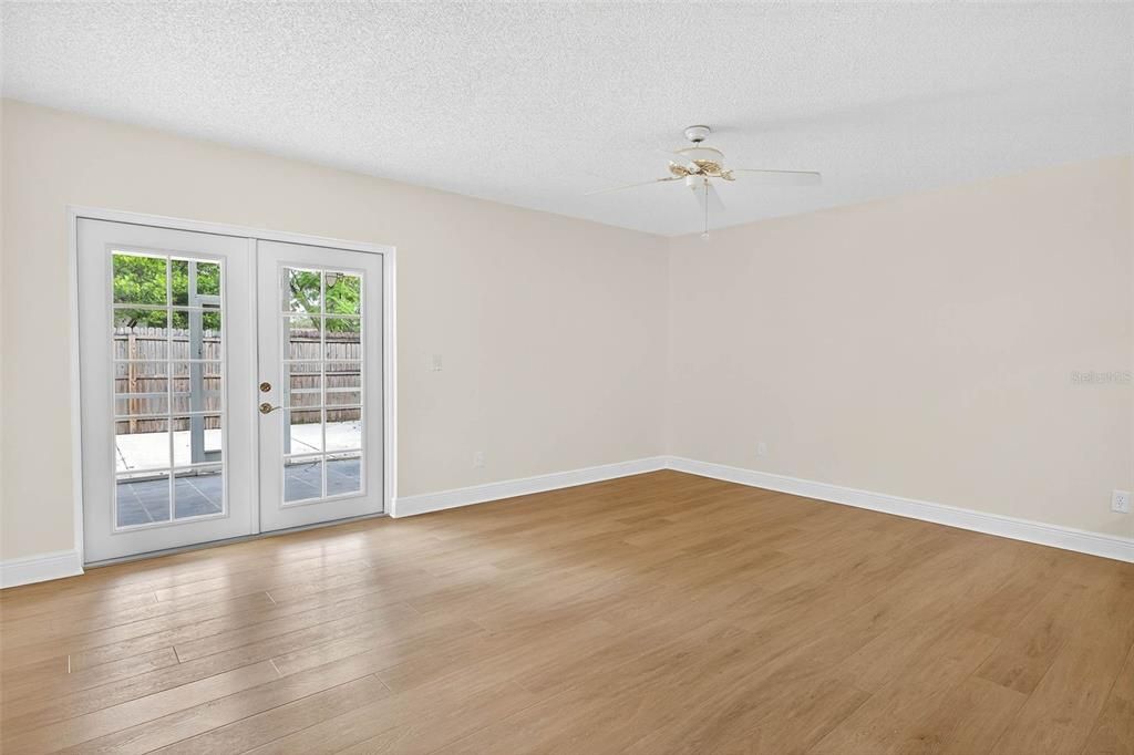 На продажу: $439,000 (3 спален, 2 ванн, 1684 Квадратных фут)