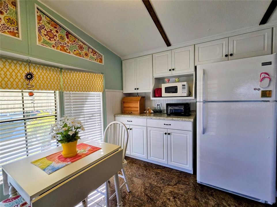 For Sale: $145,000 (2 beds, 1 baths, 1280 Square Feet)