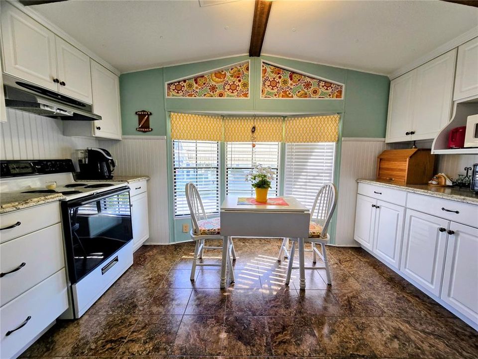 For Sale: $145,000 (2 beds, 1 baths, 1280 Square Feet)