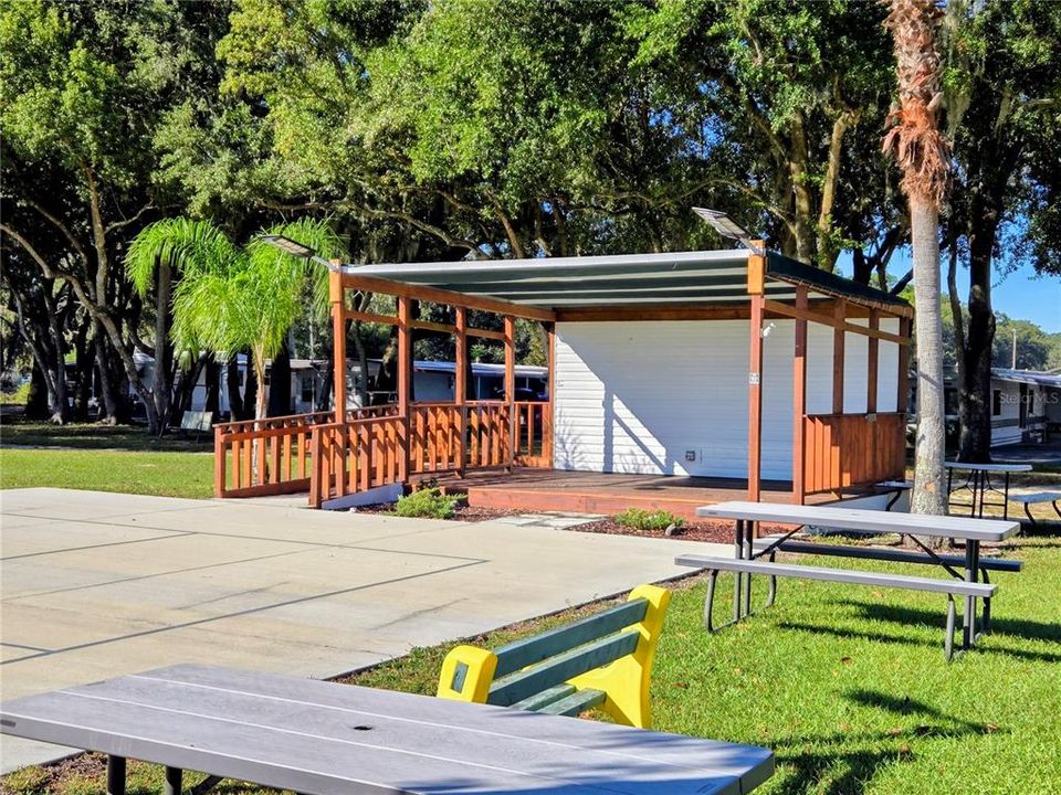 For Sale: $145,000 (2 beds, 1 baths, 1280 Square Feet)