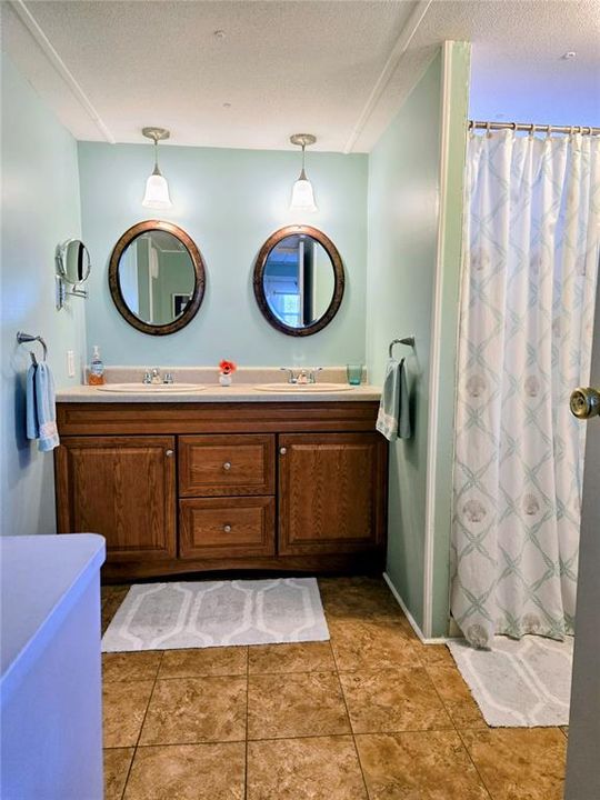 For Sale: $145,000 (2 beds, 1 baths, 1280 Square Feet)