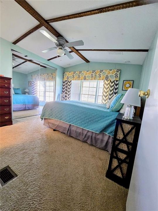 For Sale: $145,000 (2 beds, 1 baths, 1280 Square Feet)