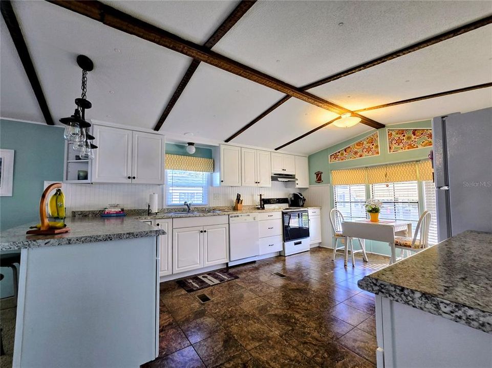 For Sale: $145,000 (2 beds, 1 baths, 1280 Square Feet)