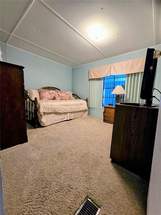 For Sale: $145,000 (2 beds, 1 baths, 1280 Square Feet)