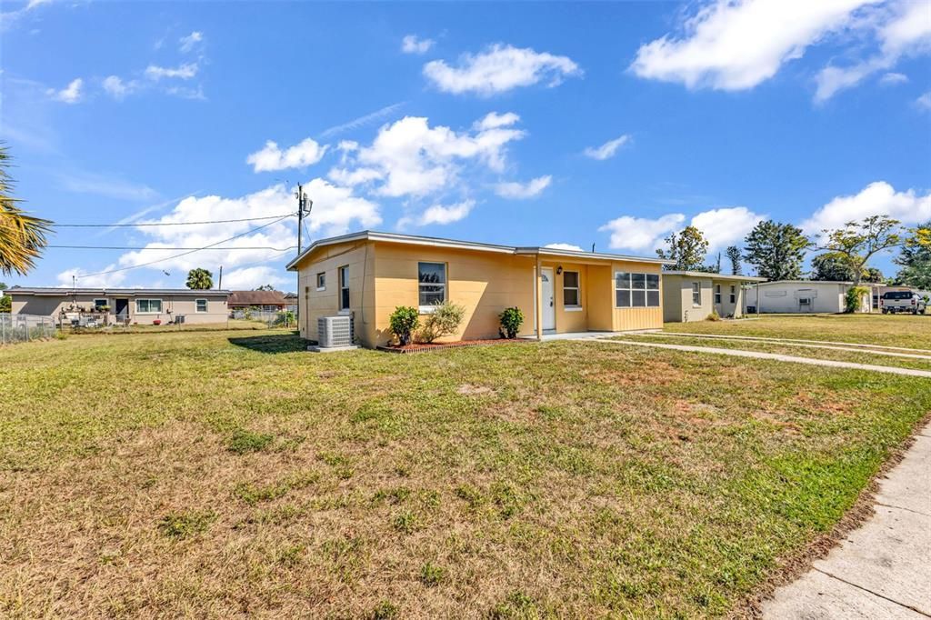 Active With Contract: $149,900 (3 beds, 1 baths, 1135 Square Feet)