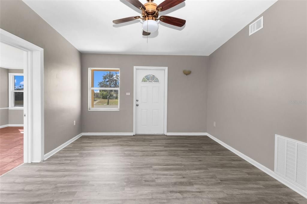 Active With Contract: $149,900 (3 beds, 1 baths, 1135 Square Feet)