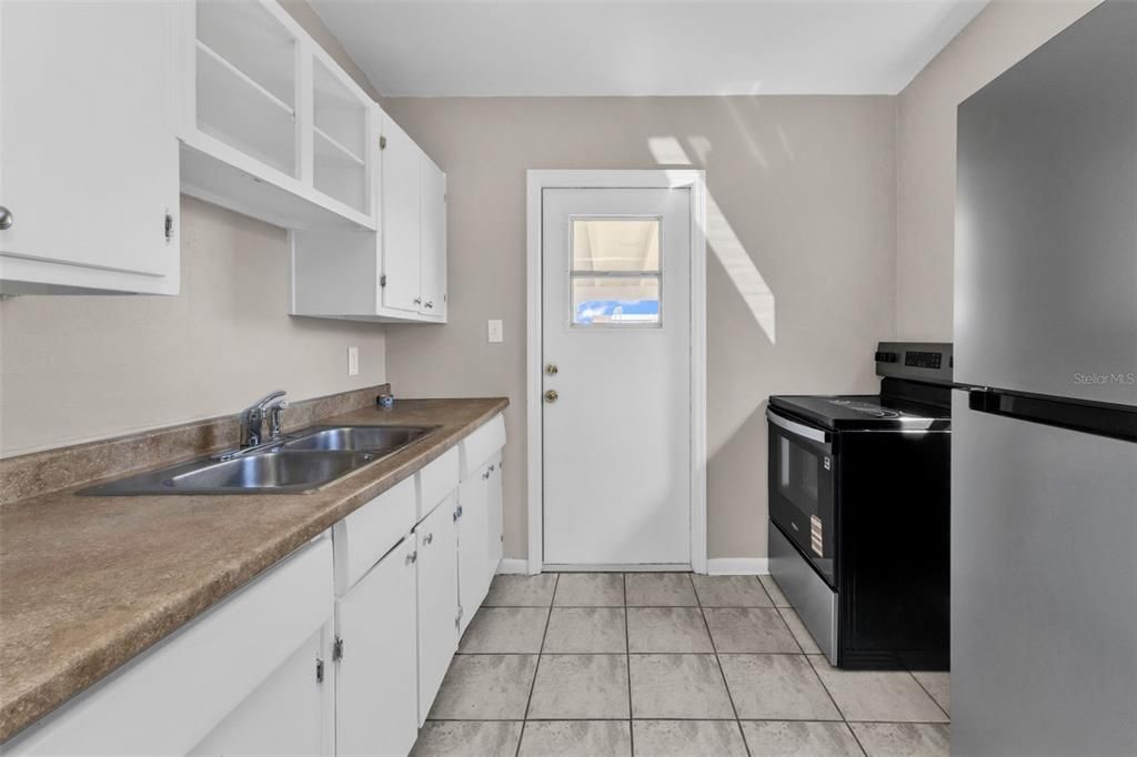 Active With Contract: $149,900 (3 beds, 1 baths, 1135 Square Feet)