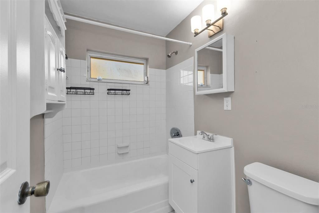 Active With Contract: $149,900 (3 beds, 1 baths, 1135 Square Feet)