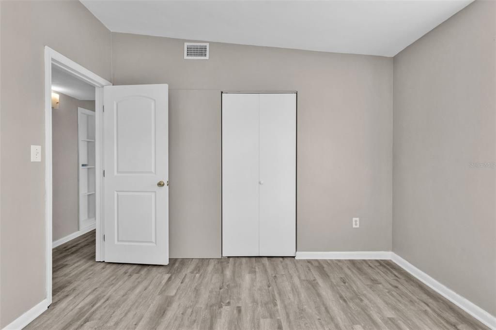 Active With Contract: $149,900 (3 beds, 1 baths, 1135 Square Feet)