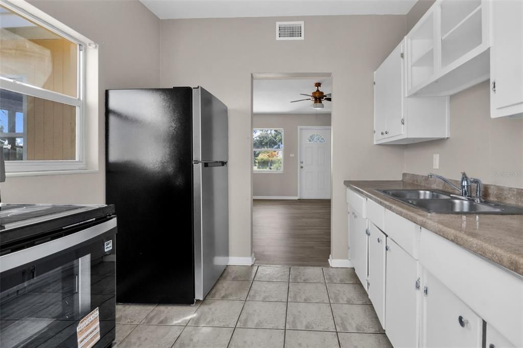 Active With Contract: $149,900 (3 beds, 1 baths, 1135 Square Feet)