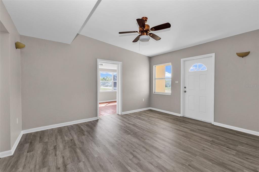 Active With Contract: $149,900 (3 beds, 1 baths, 1135 Square Feet)