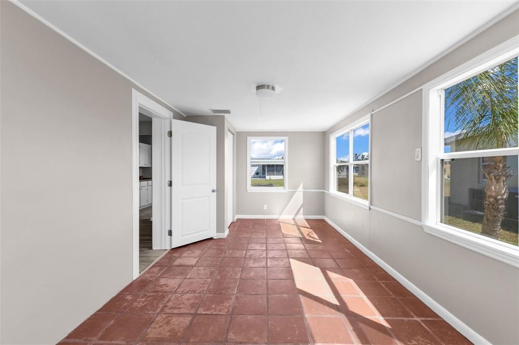 Active With Contract: $149,900 (3 beds, 1 baths, 1135 Square Feet)