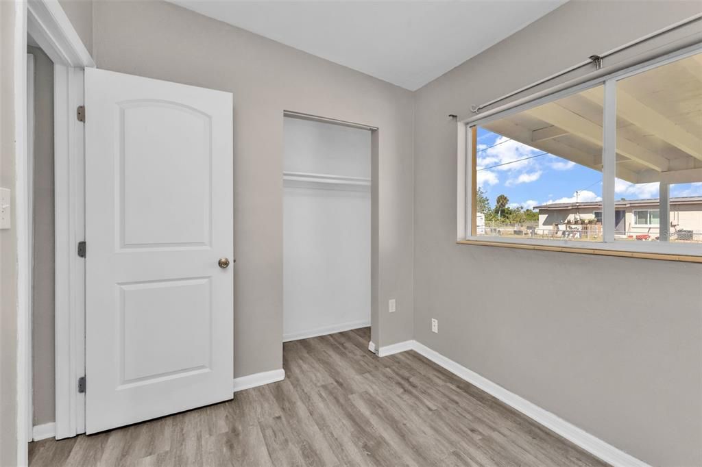 Active With Contract: $149,900 (3 beds, 1 baths, 1135 Square Feet)