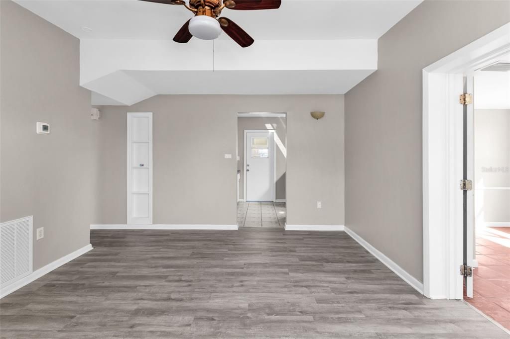 Active With Contract: $149,900 (3 beds, 1 baths, 1135 Square Feet)