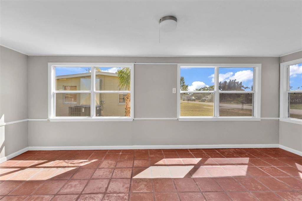 Active With Contract: $149,900 (3 beds, 1 baths, 1135 Square Feet)