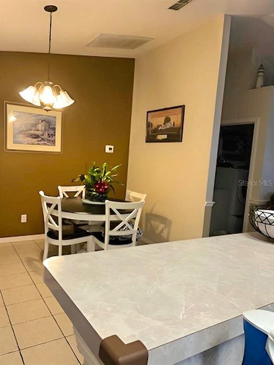 На продажу: $299,999 (3 спален, 2 ванн, 1594 Квадратных фут)