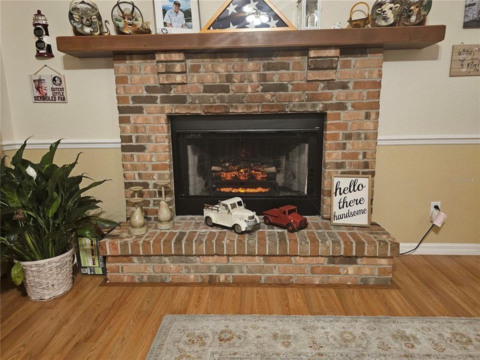 На продажу: $299,999 (3 спален, 2 ванн, 1594 Квадратных фут)