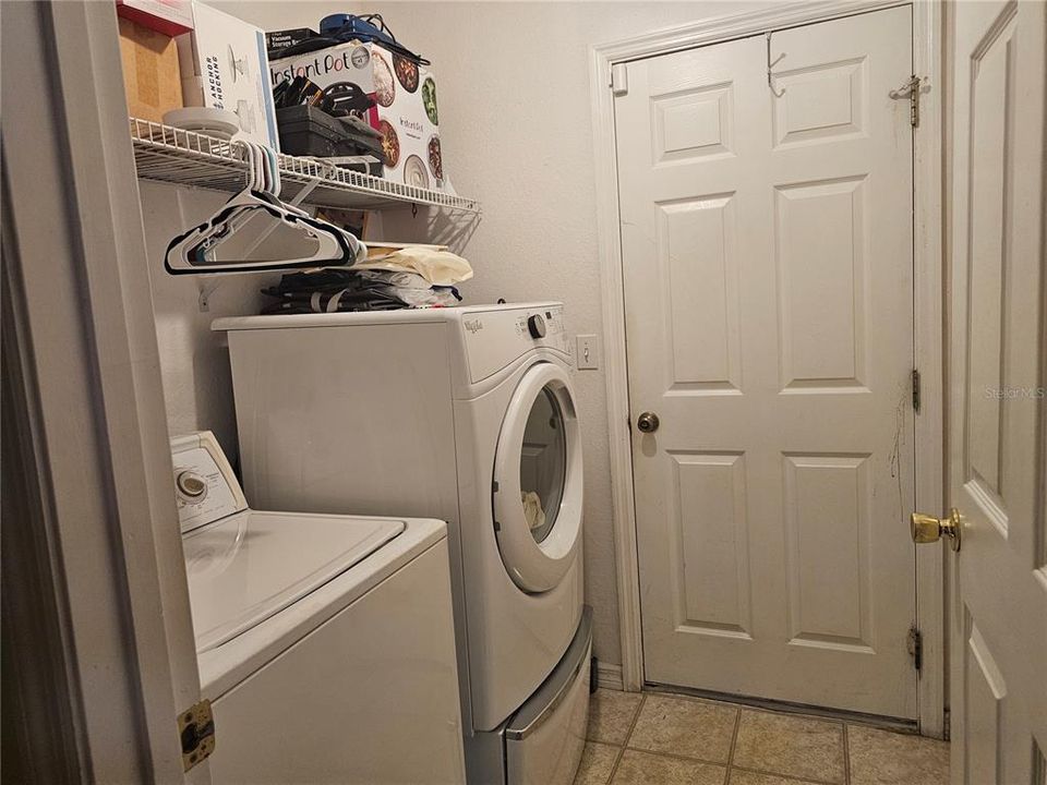 На продажу: $299,999 (3 спален, 2 ванн, 1594 Квадратных фут)