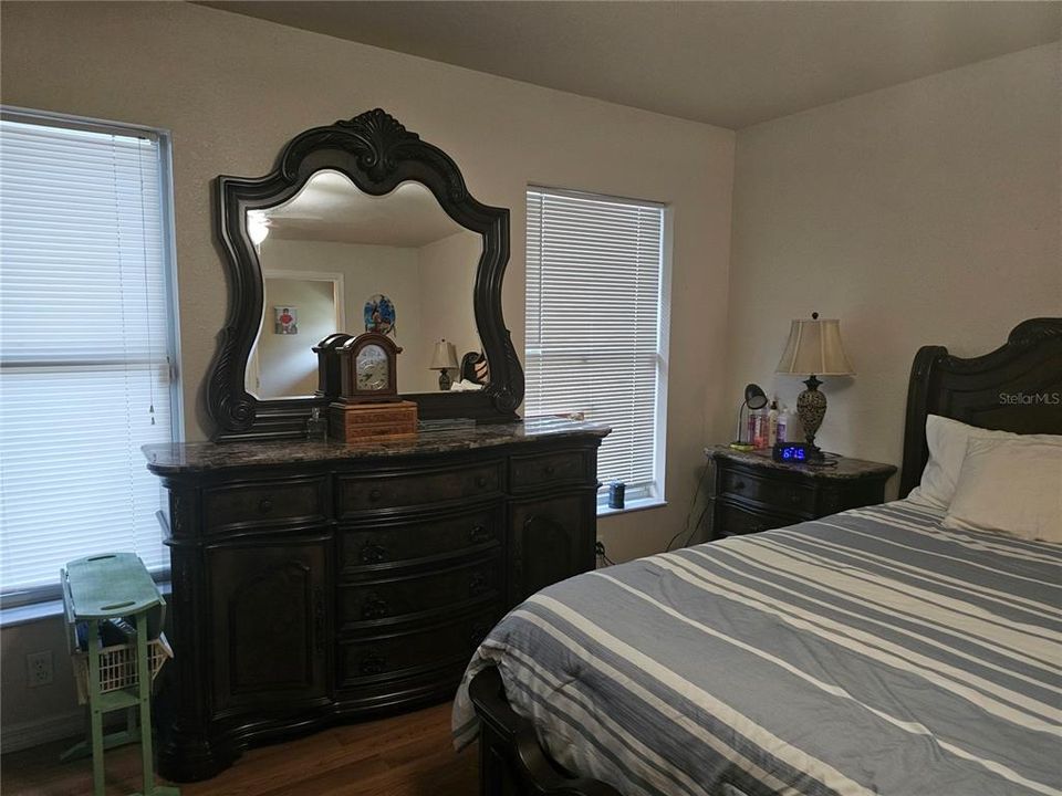 На продажу: $299,999 (3 спален, 2 ванн, 1594 Квадратных фут)