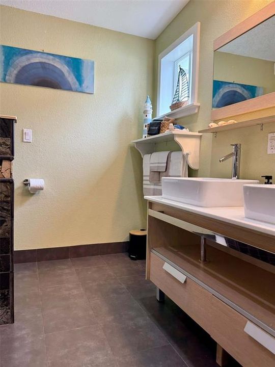 出租: $5,000 (3 贝兹, 2 浴室, 2312 平方英尺)