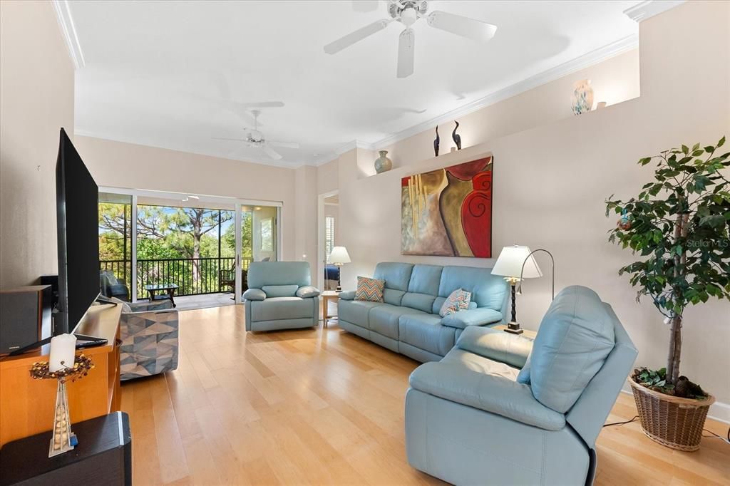 For Sale: $479,900 (3 beds, 2 baths, 1969 Square Feet)