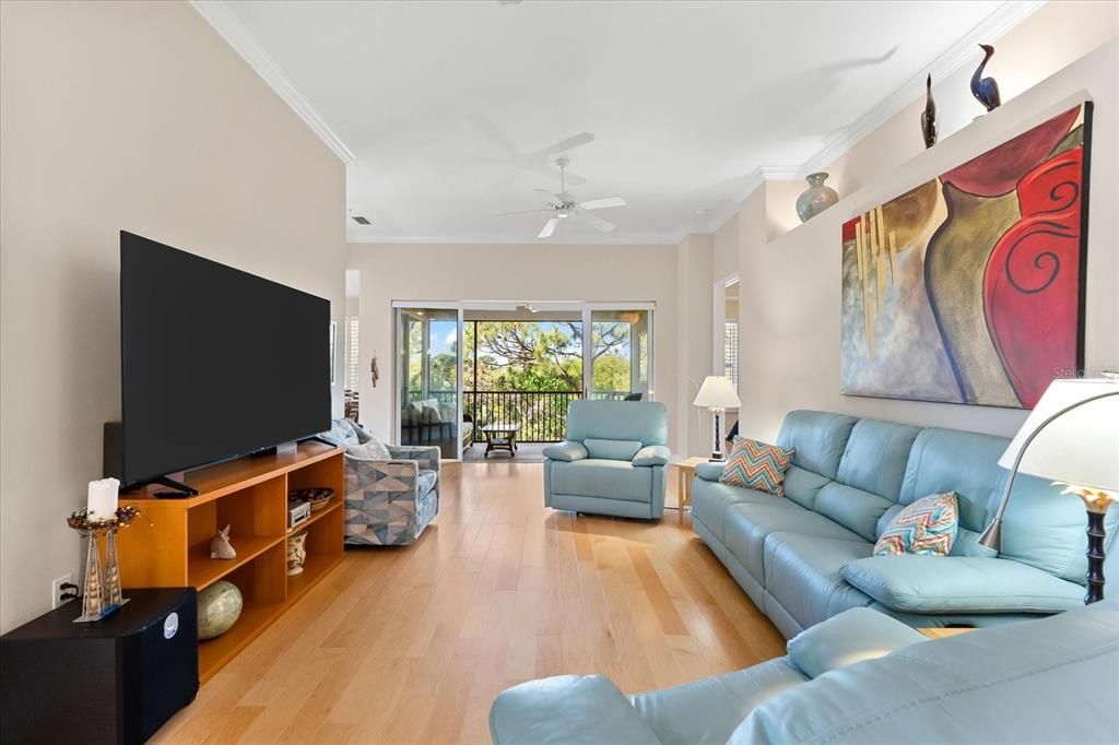 For Sale: $479,900 (3 beds, 2 baths, 1969 Square Feet)