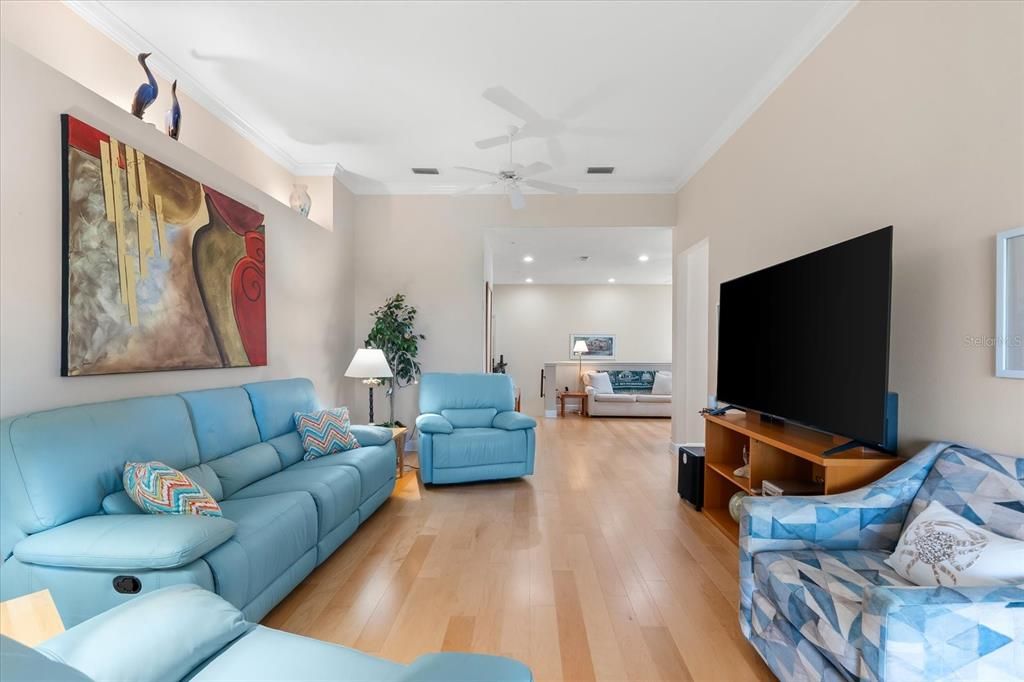 For Sale: $479,900 (3 beds, 2 baths, 1969 Square Feet)