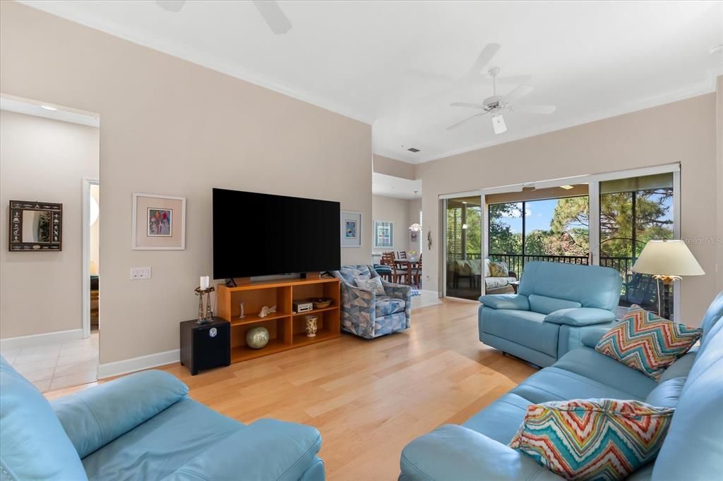 For Sale: $479,900 (3 beds, 2 baths, 1969 Square Feet)