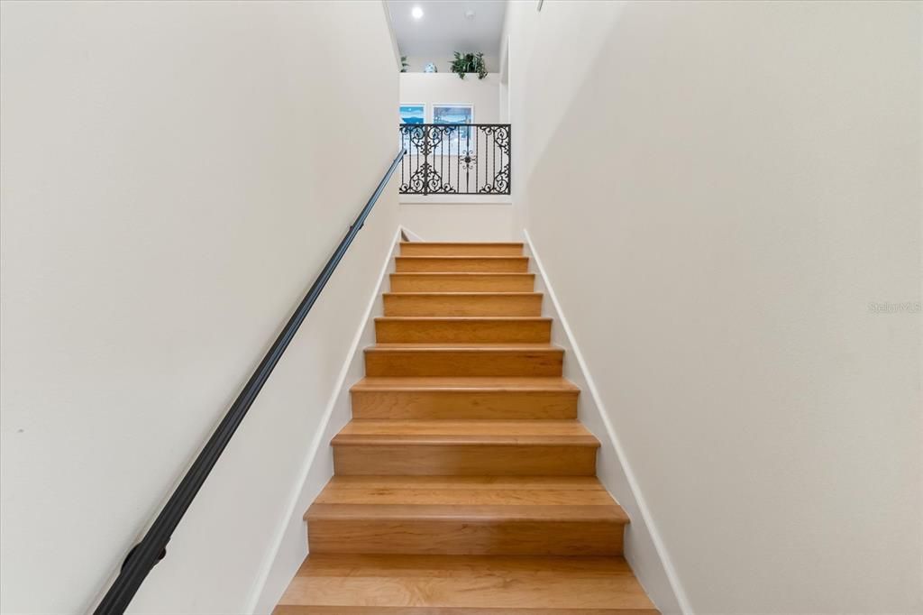 For Sale: $479,900 (3 beds, 2 baths, 1969 Square Feet)