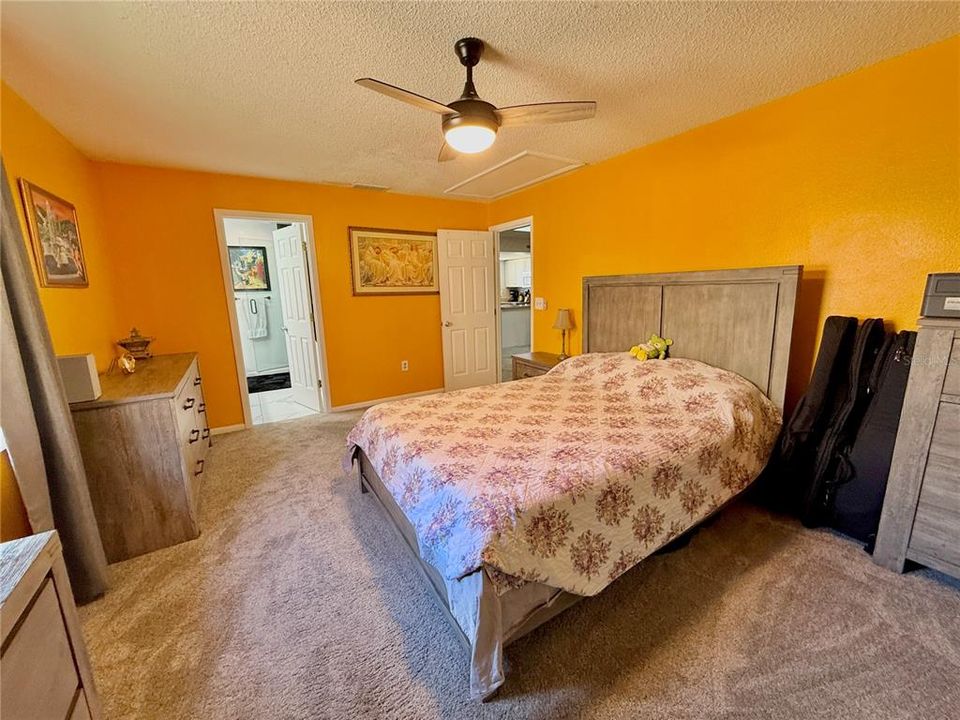 На продажу: $194,500 (1 спален, 1 ванн, 945 Квадратных фут)