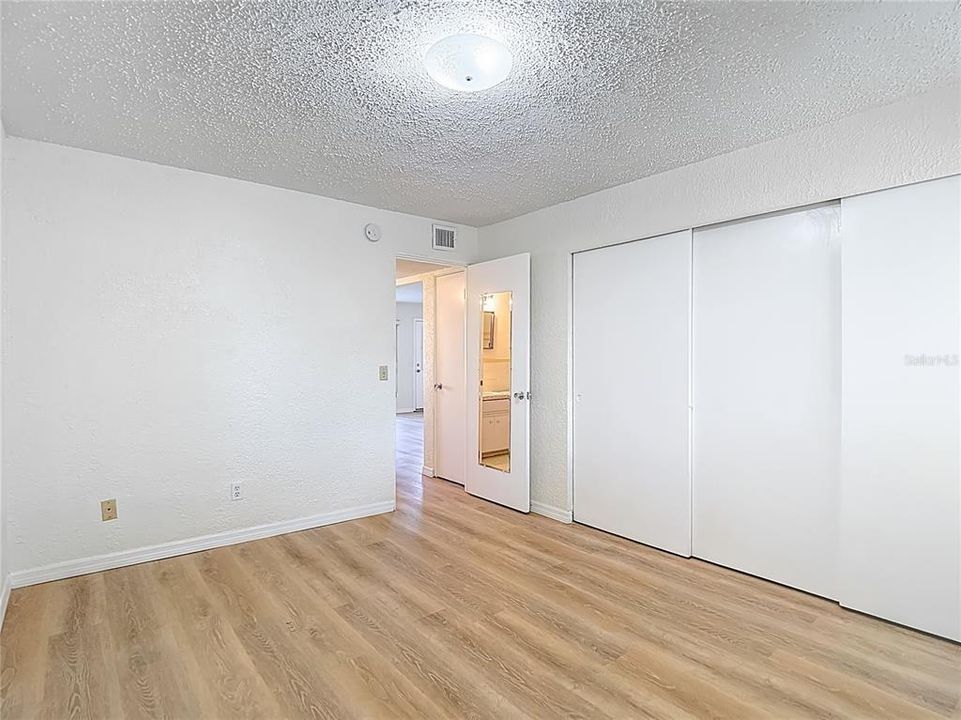 待售: $179,000 (2 贝兹, 2 浴室, 1100 平方英尺)