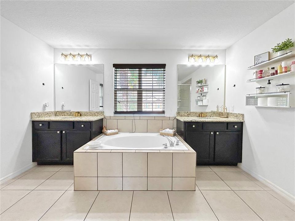 For Rent: $3,450 (5 beds, 3 baths, 3497 Square Feet)