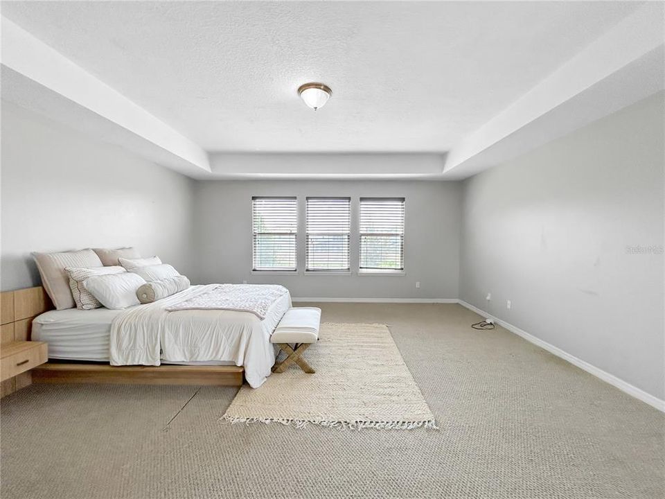 For Rent: $3,450 (5 beds, 3 baths, 3497 Square Feet)