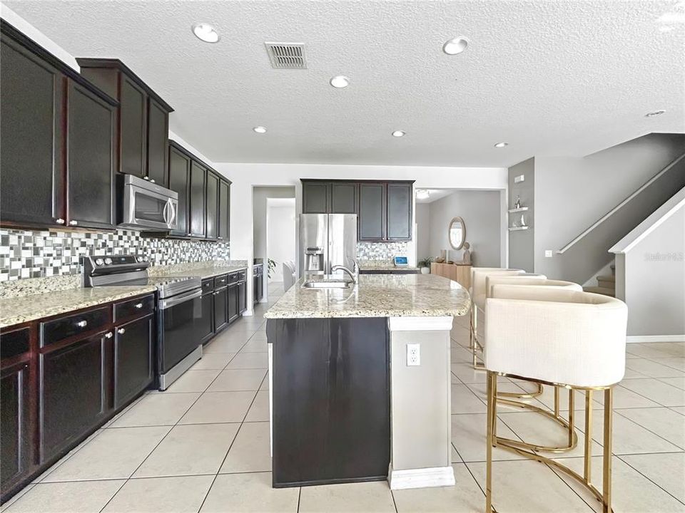 For Rent: $3,450 (5 beds, 3 baths, 3497 Square Feet)