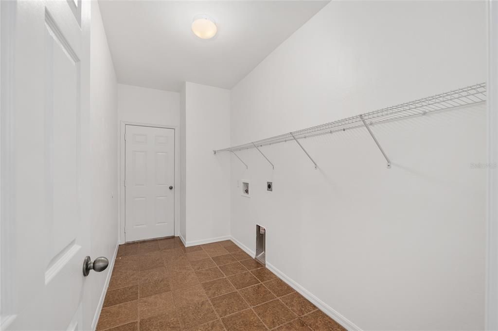 На продажу: $440,000 (4 спален, 2 ванн, 2246 Квадратных фут)