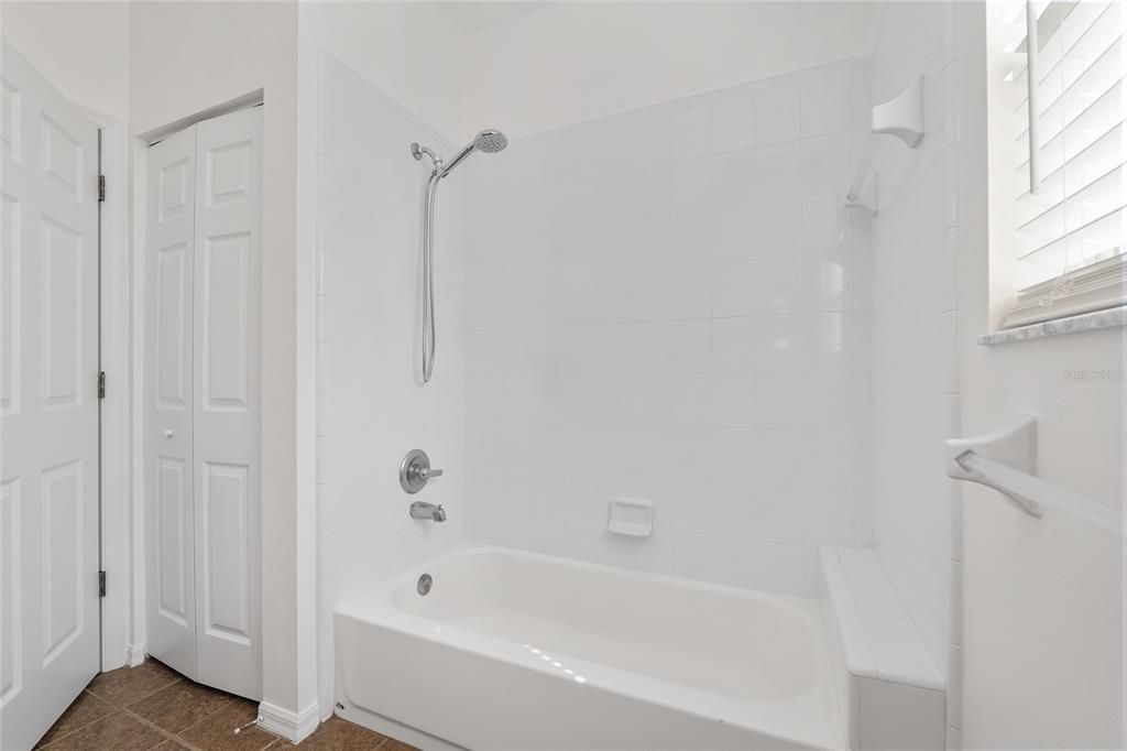 На продажу: $440,000 (4 спален, 2 ванн, 2246 Квадратных фут)