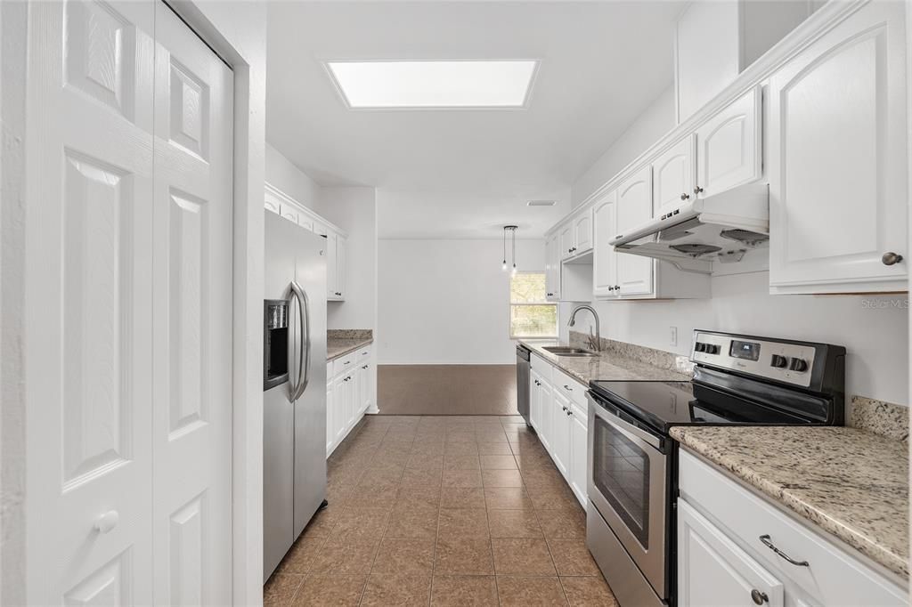 На продажу: $440,000 (4 спален, 2 ванн, 2246 Квадратных фут)